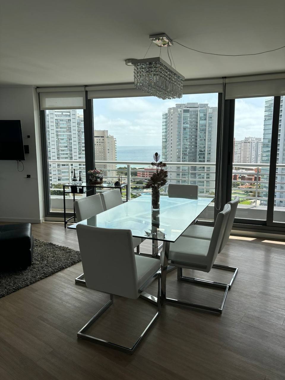 Stunning Ocean-View Apartment with Pool