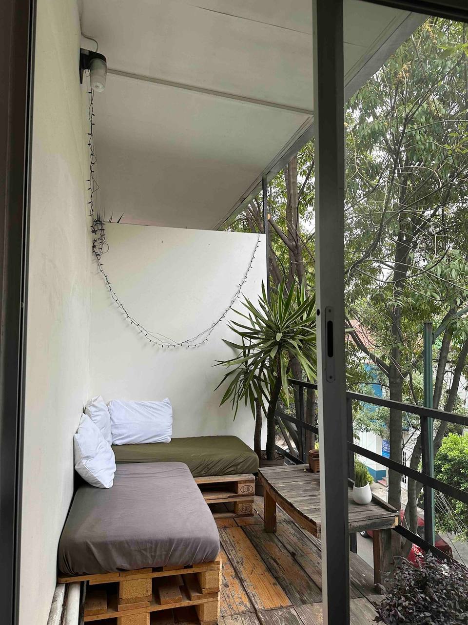 Suite luminosa con balcón privado en la Condesa