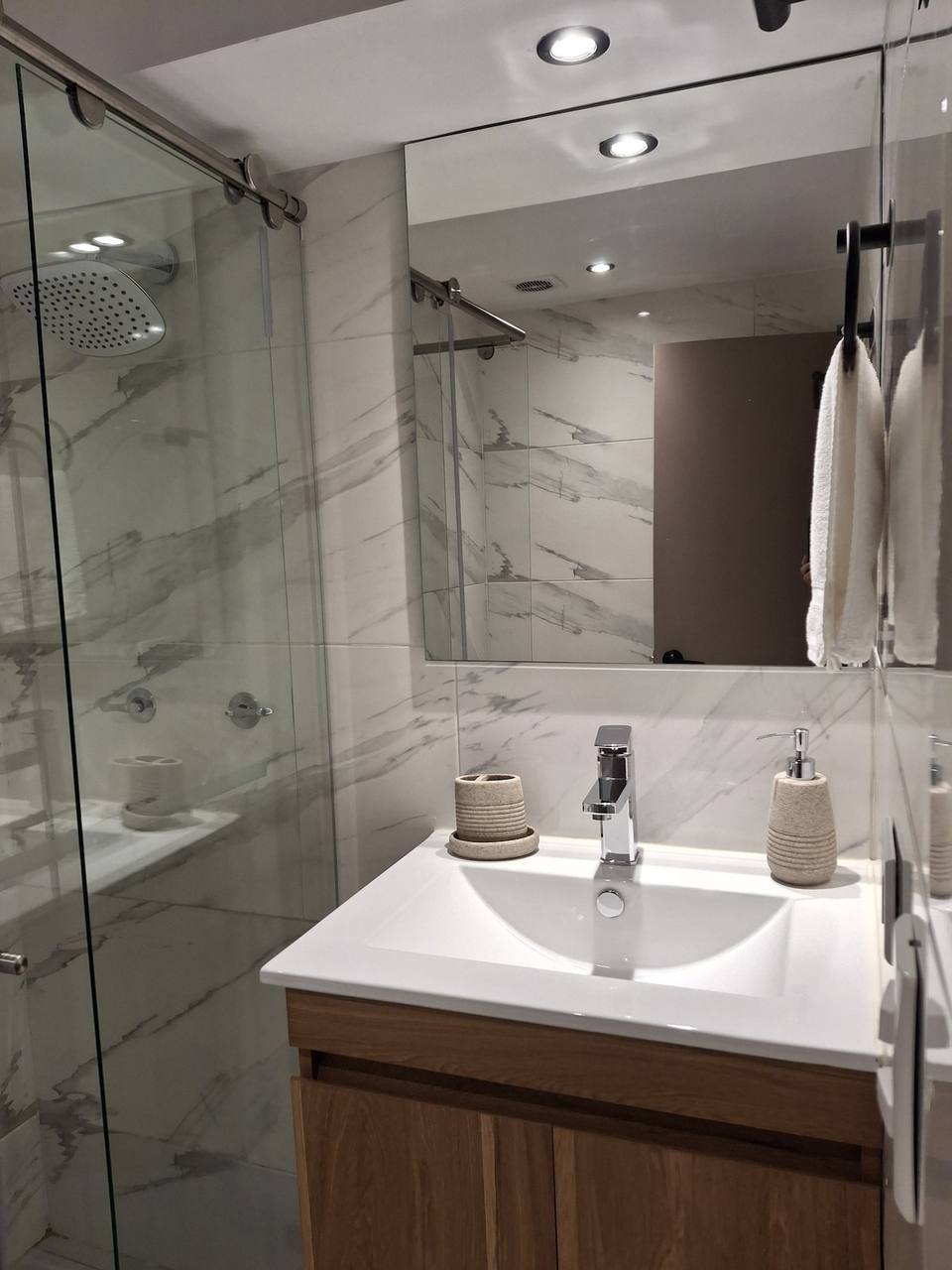 Moderno loft de doble altura cerca del aeropuerto