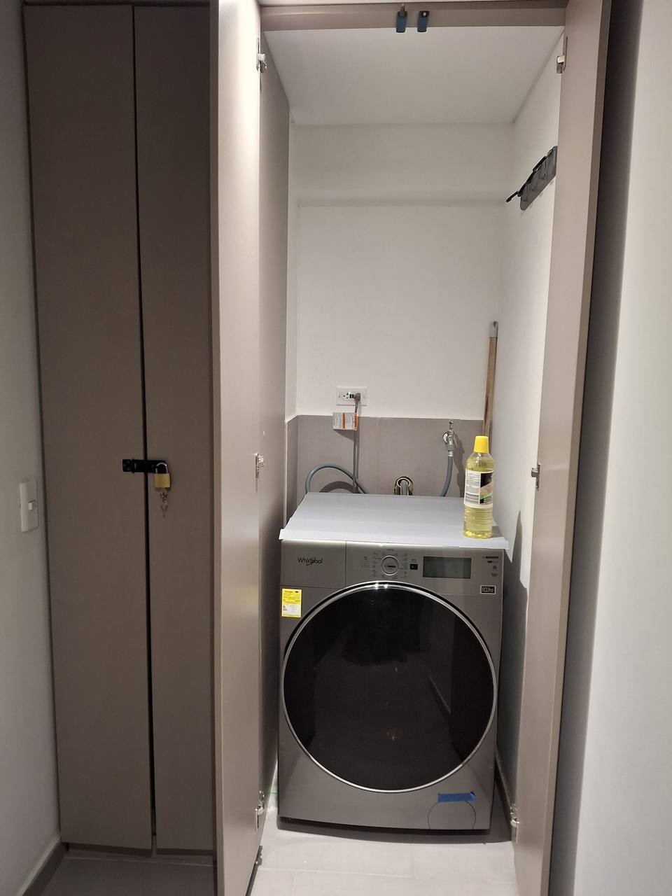 Moderno loft de doble altura cerca del aeropuerto