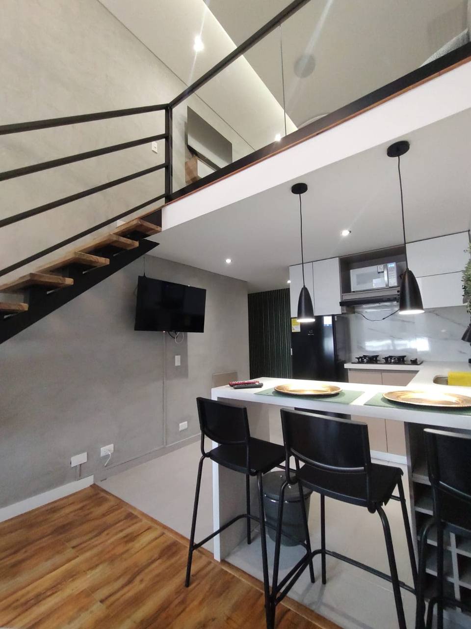 Moderno loft de doble altura cerca del aeropuerto