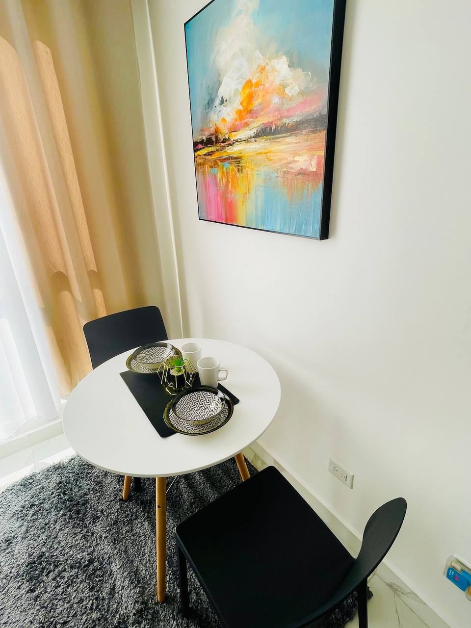 Apartamento moderno con vista al mar y piscina