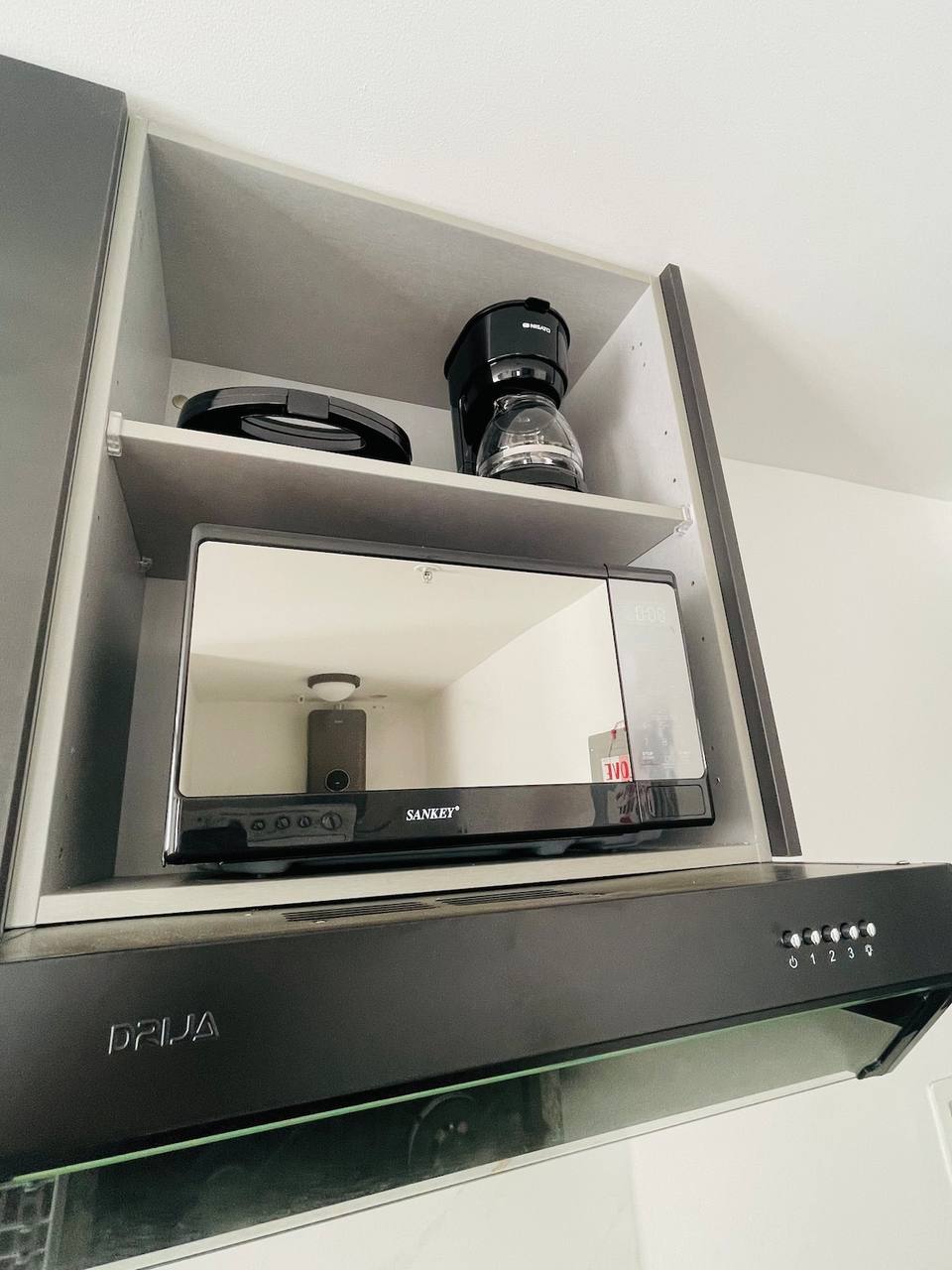 Apartamento moderno con vista al mar y piscina