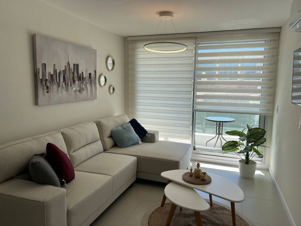 Living comedor luminoso con diseño moderno