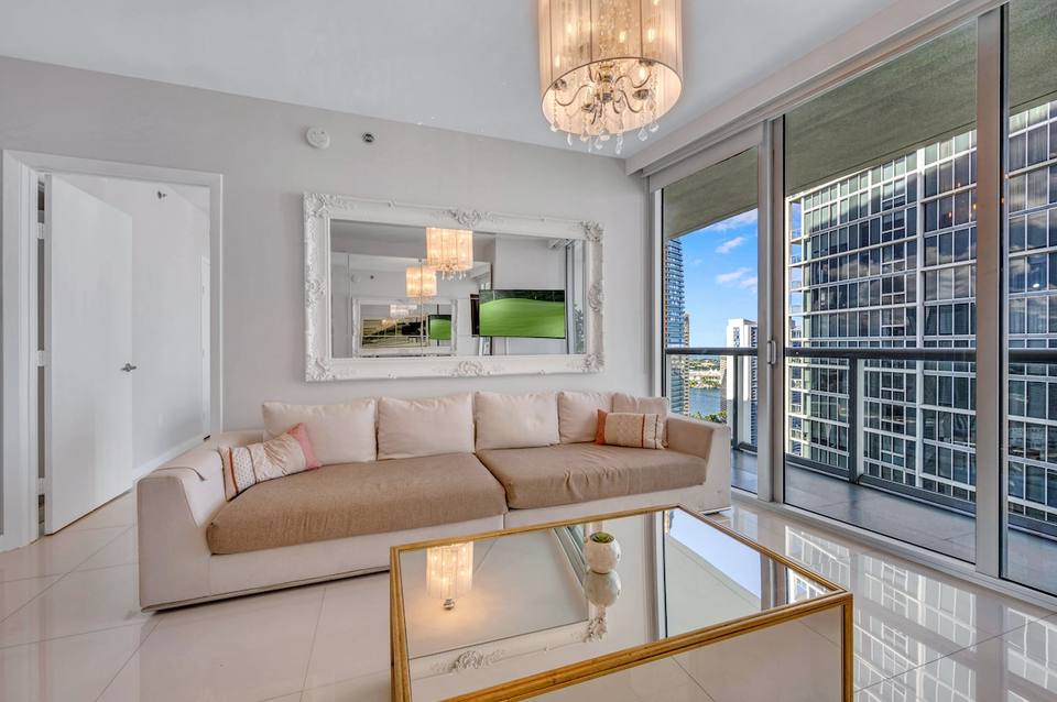 Icon Brickell Piso 37 con Lujo de Resort