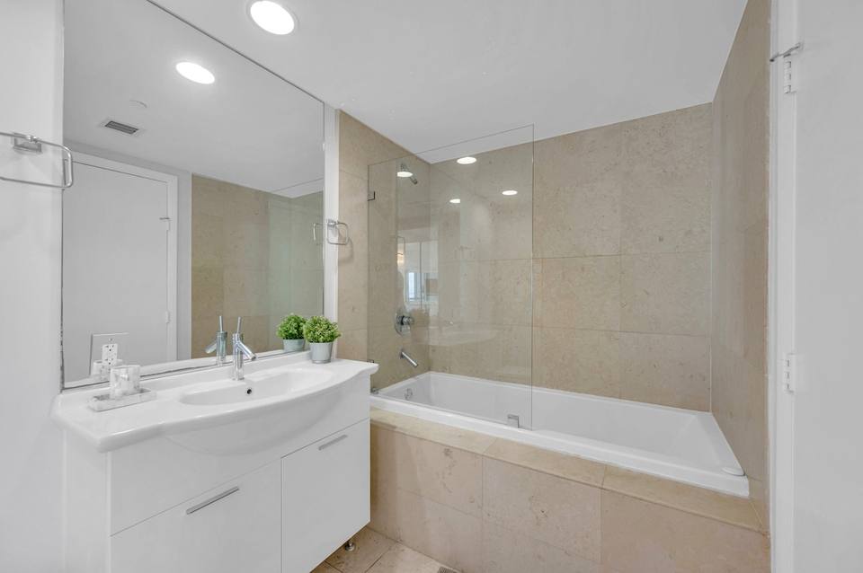 Icon Brickell Piso 37 con Lujo de Resort