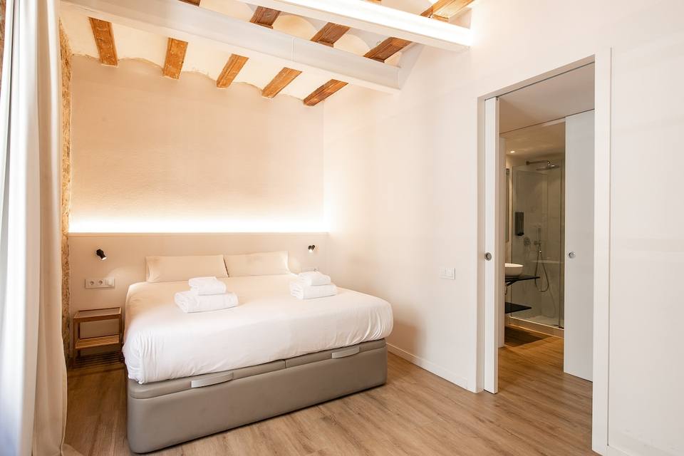 Bedroom with access to a private bathroom