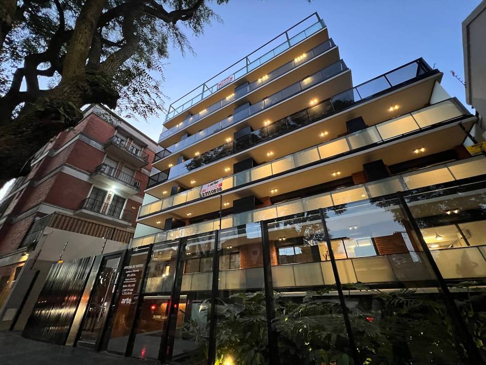 Apartamento moderno con balcón y diseño en Montevideo