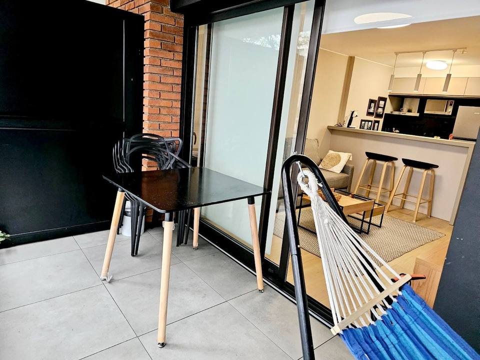 Apartamento moderno con balcón y diseño en Montevideo