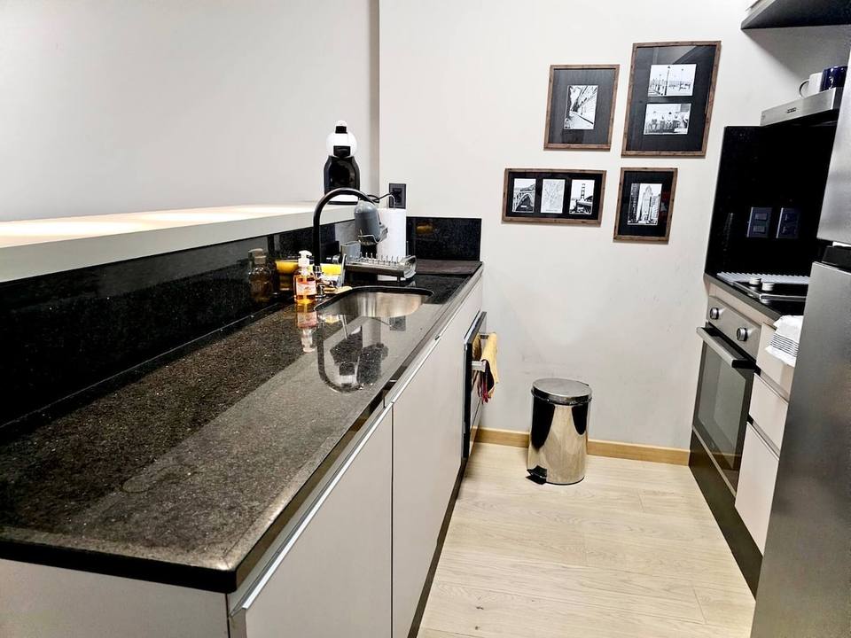 Apartamento moderno con balcón y diseño en Montevideo
