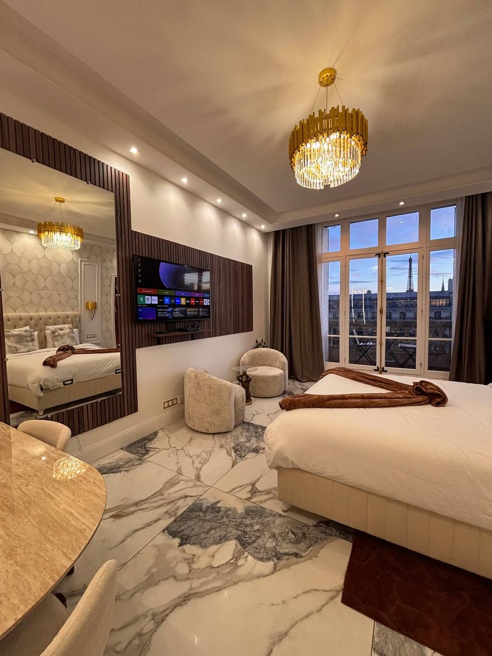 Suite de lujo con vistas a la Torre Eiffel