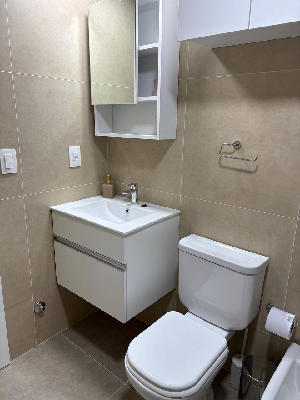 Baño moderno con ducha