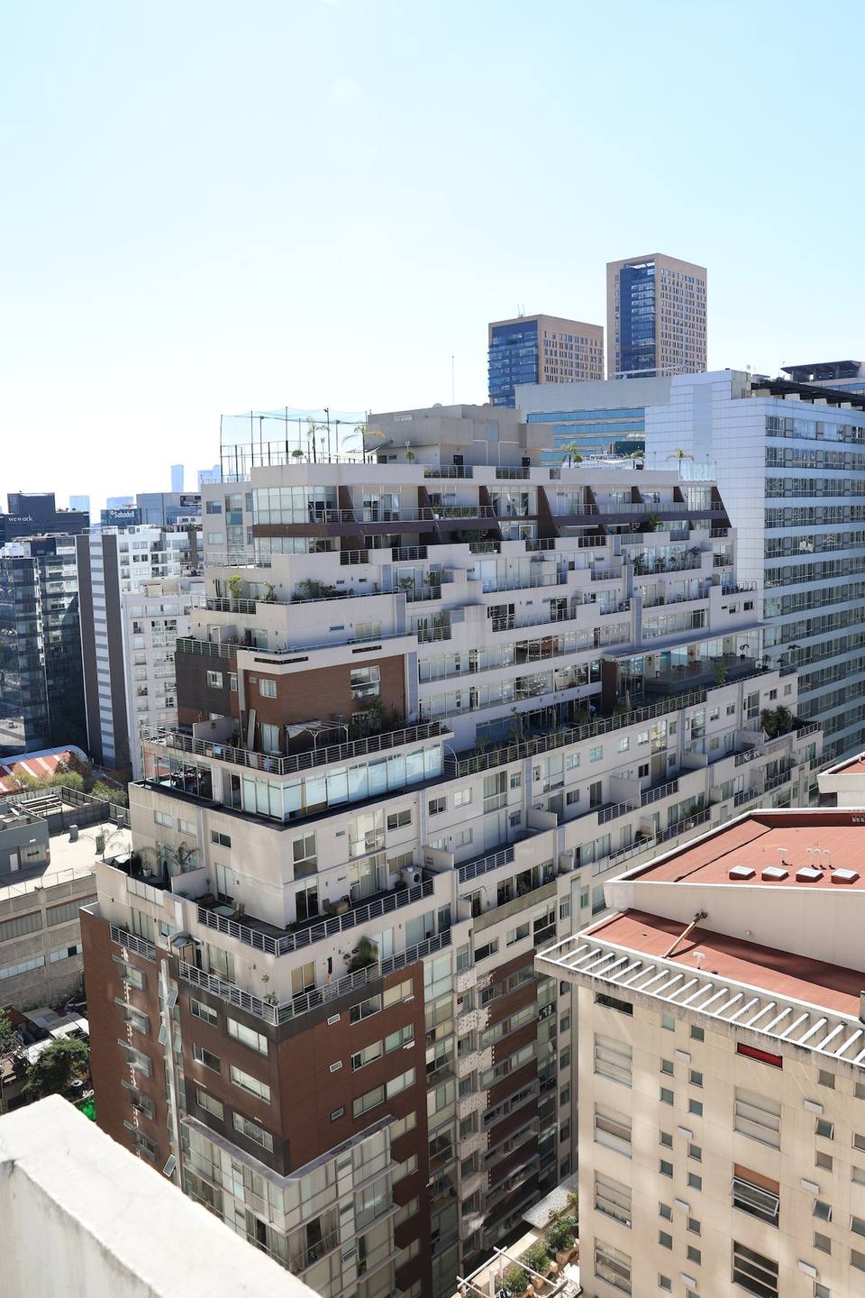 Terraza del edificio con solárium