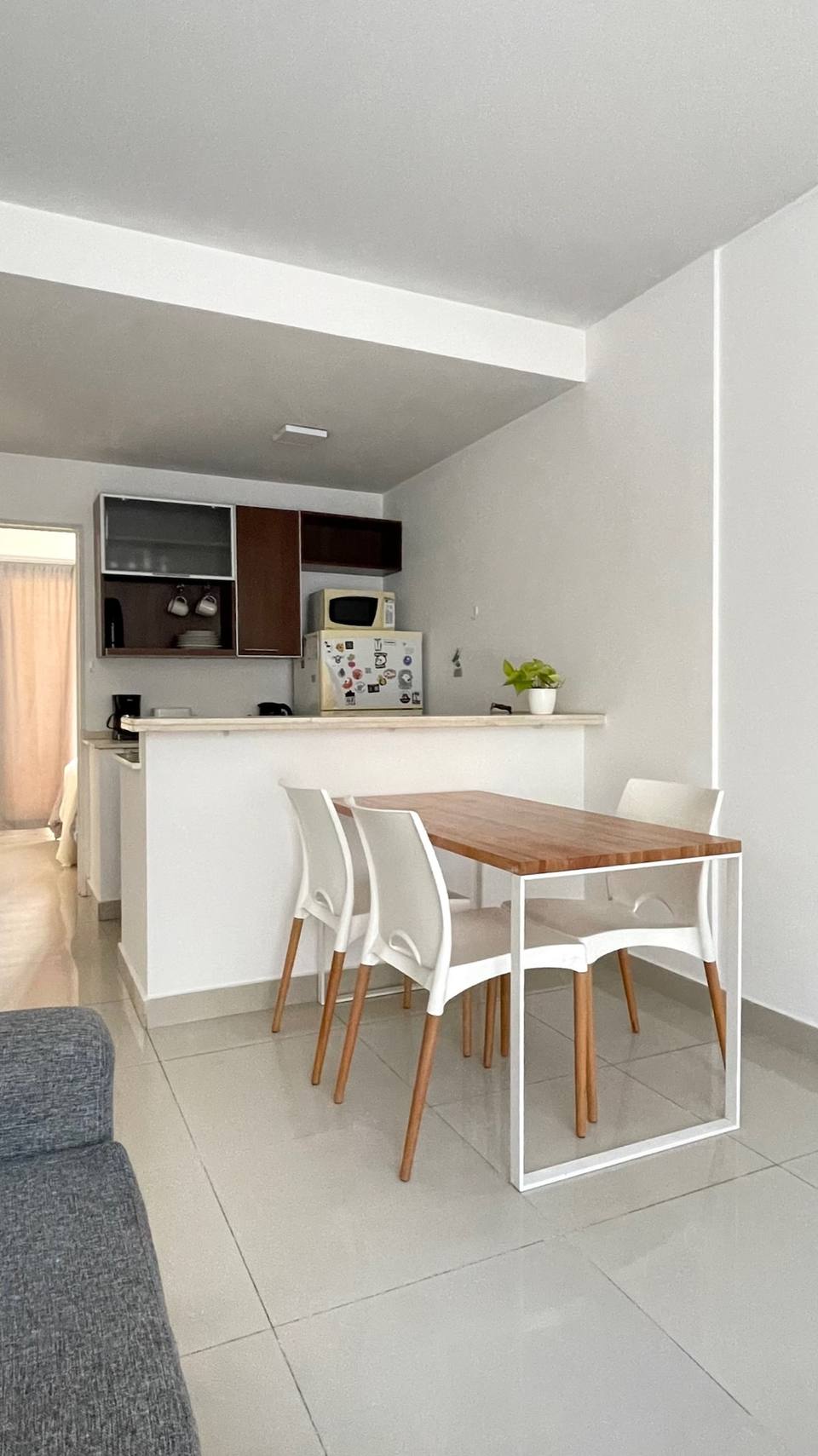 Cocina integrada con barra desayunadora