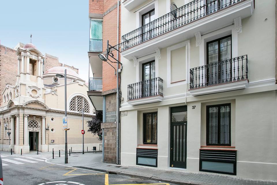 Fachada del edificio en zona privilegiada