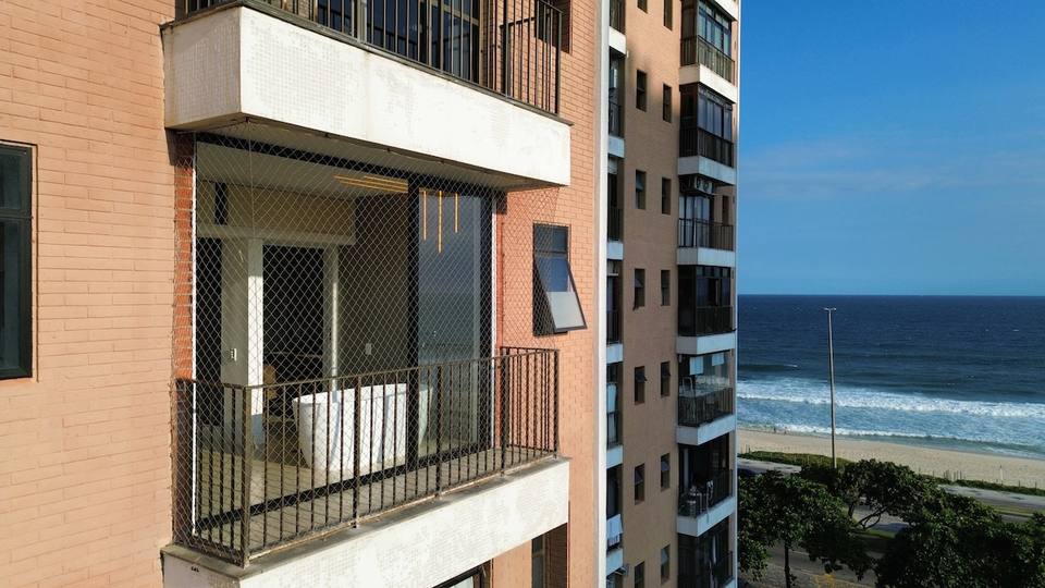 Vista exterior del balcón frente al mar
