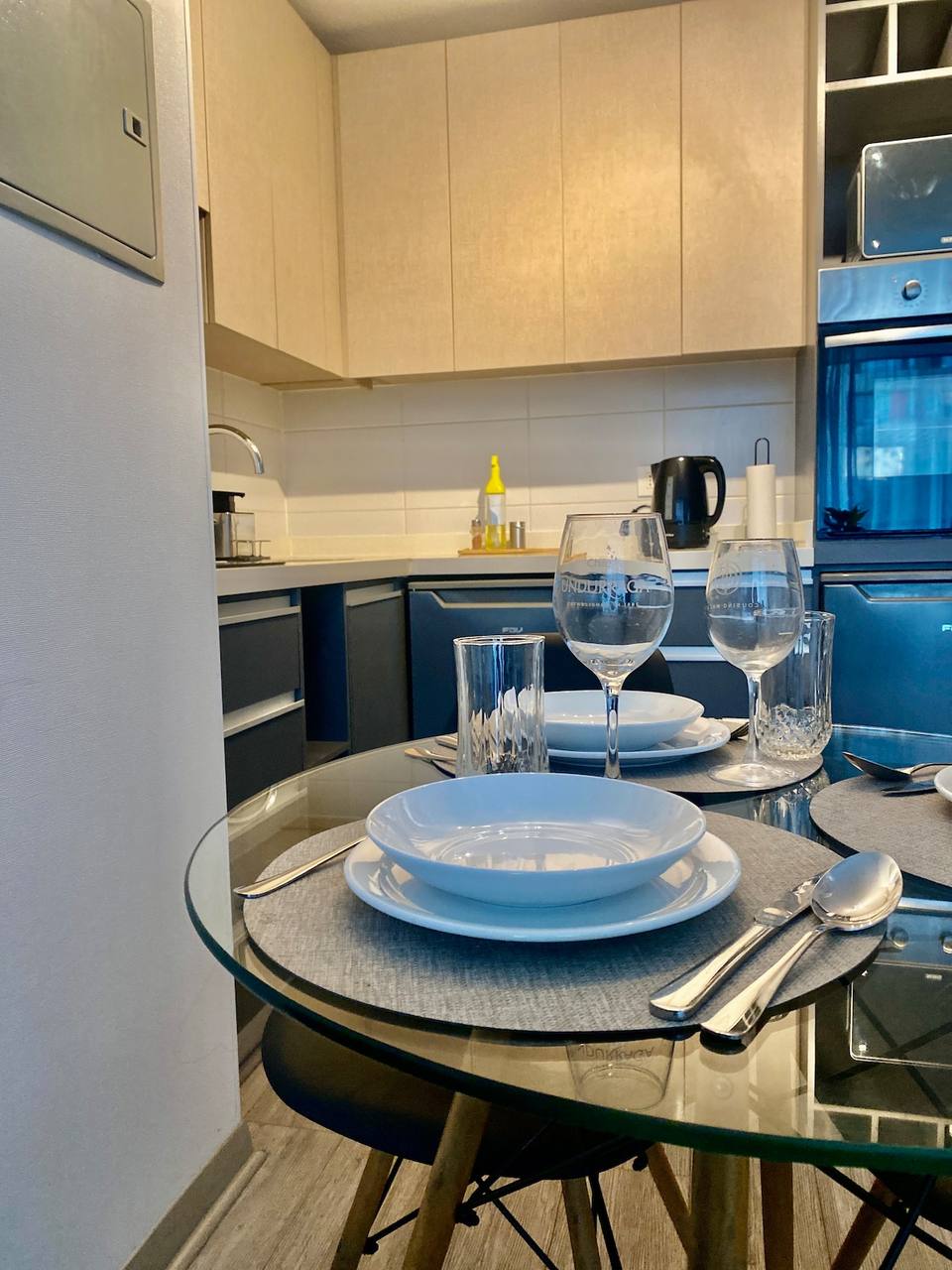 Mesa de comedor lista para recibirte