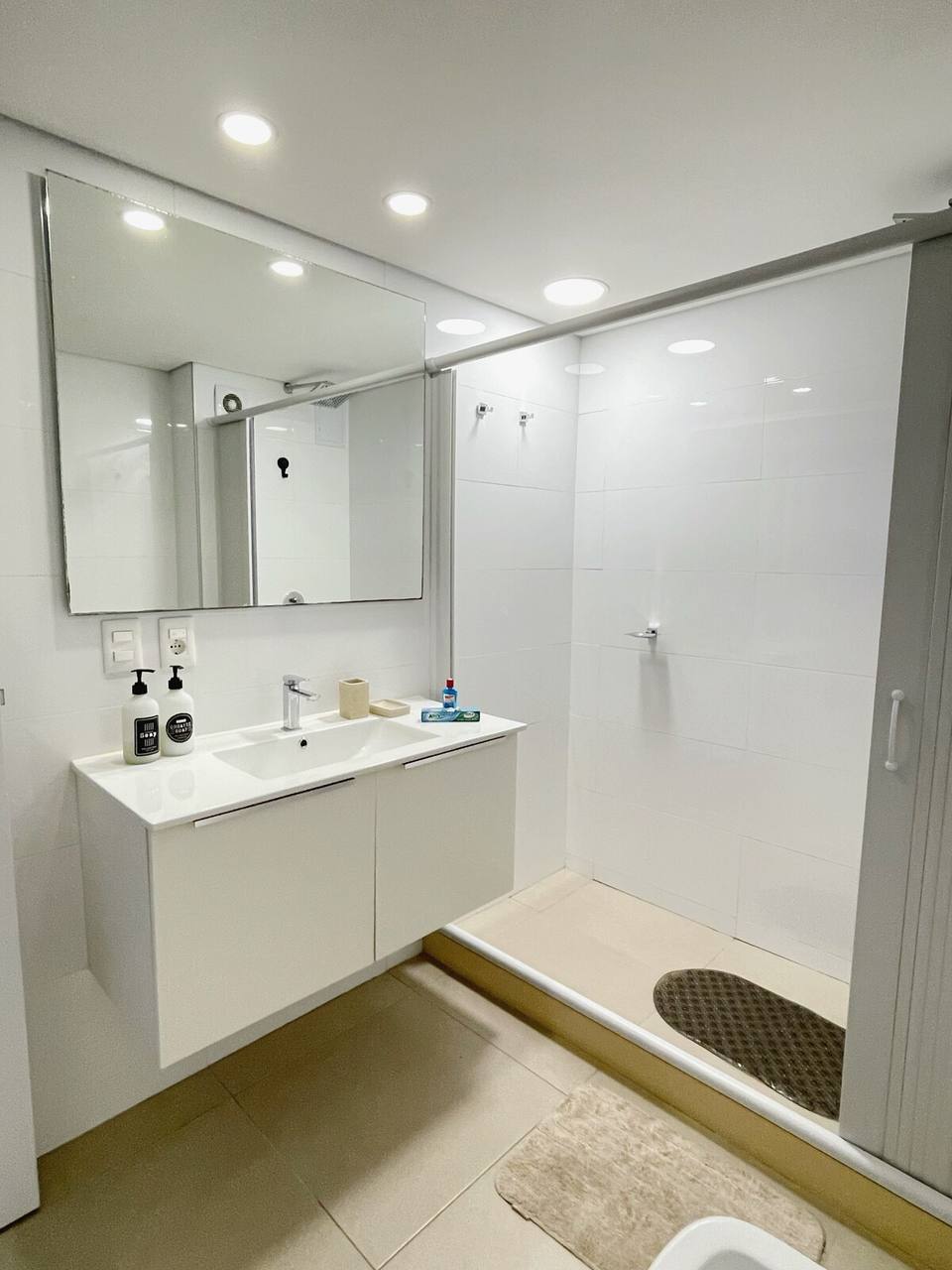 Apartamento moderno con vista al mar en Pocitos