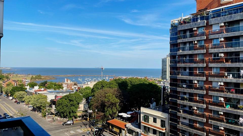 Apartamento moderno con vista al mar en Pocitos