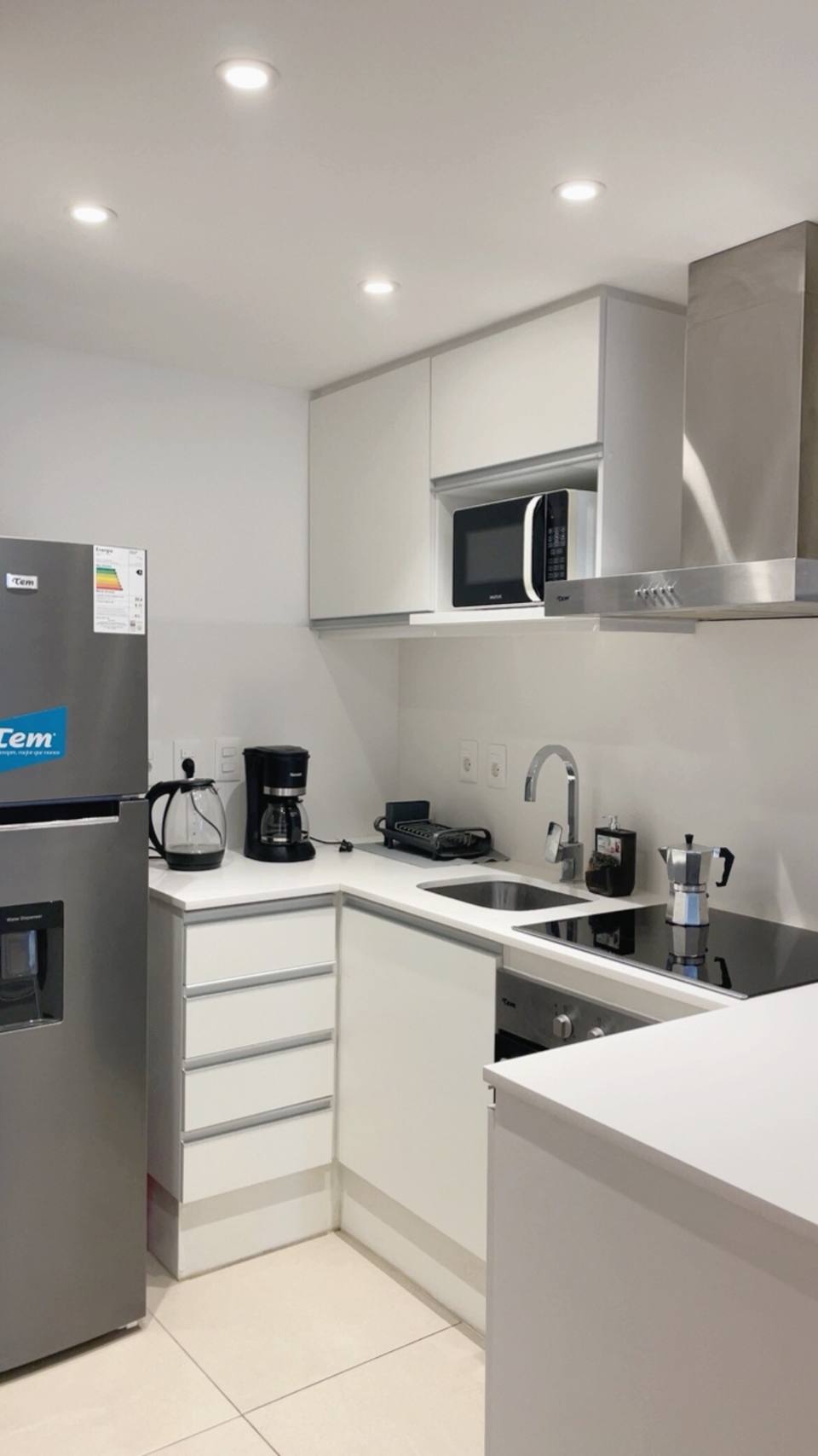 Cocina moderna totalmente equipada para estadías largas