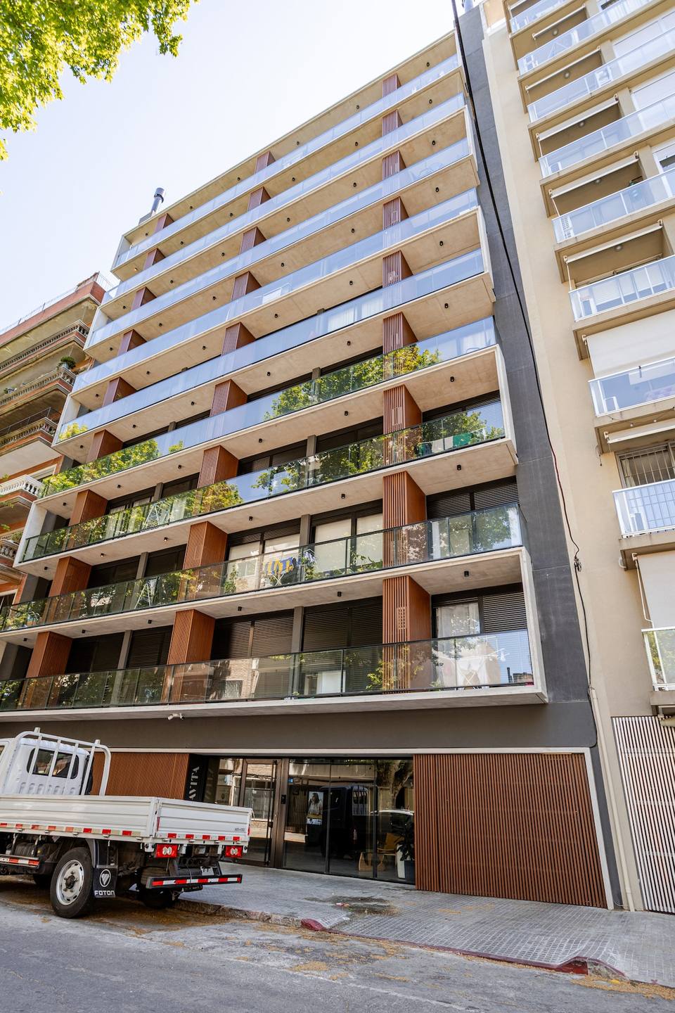 Edificio en el Cordón, vista de la calle