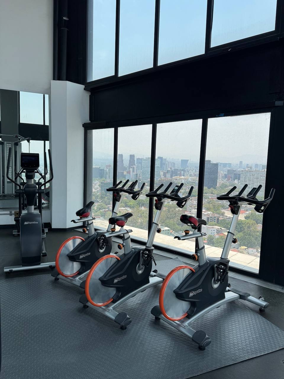 Lujoso loft con tina y vista panorámica en Reforma