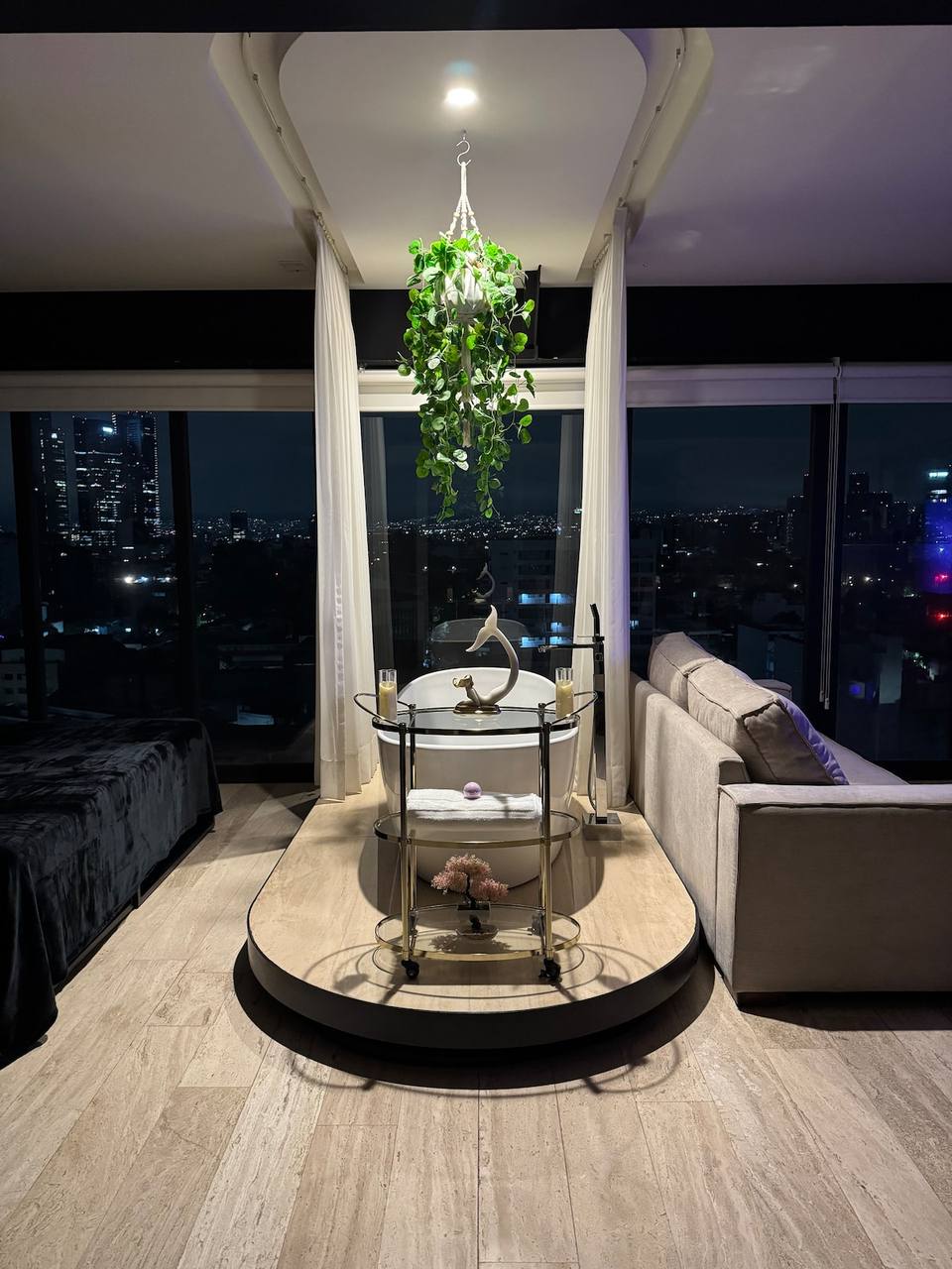 Lujoso loft con tina y vista panorámica en Reforma