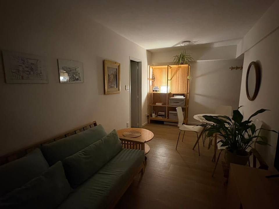 Living con luz tenue, ambiente relajado