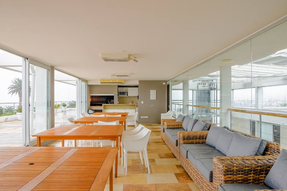 Modern Apartment Steps from the Port