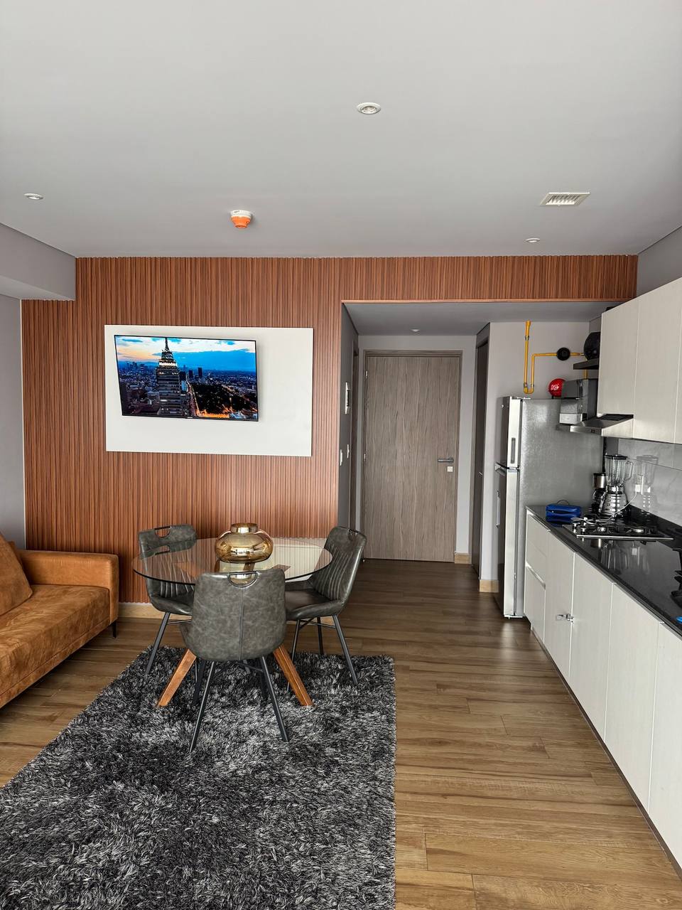 Exclusive Loft with Incredible Views of the Monument to the Revolution