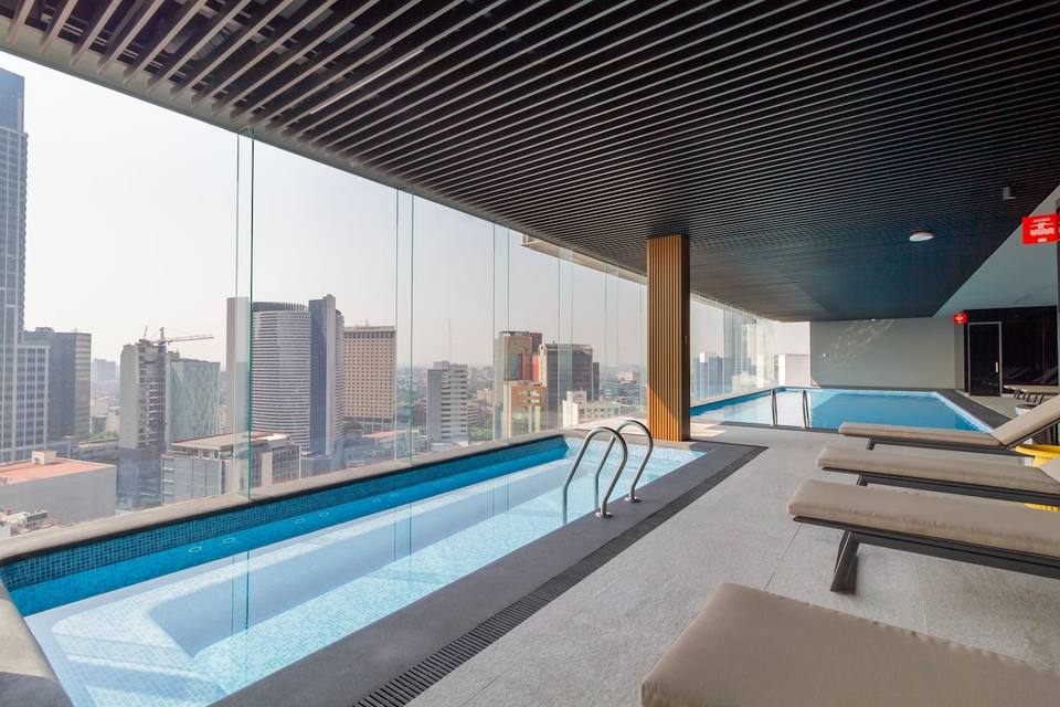 Exclusive Loft with Incredible Views of the Monument to the Revolution