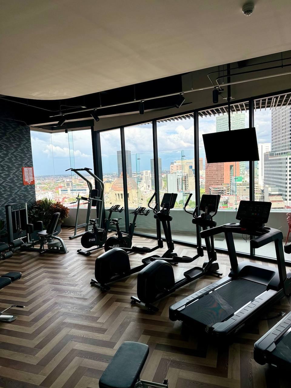 Exclusive Loft with Incredible Views of the Monument to the Revolution