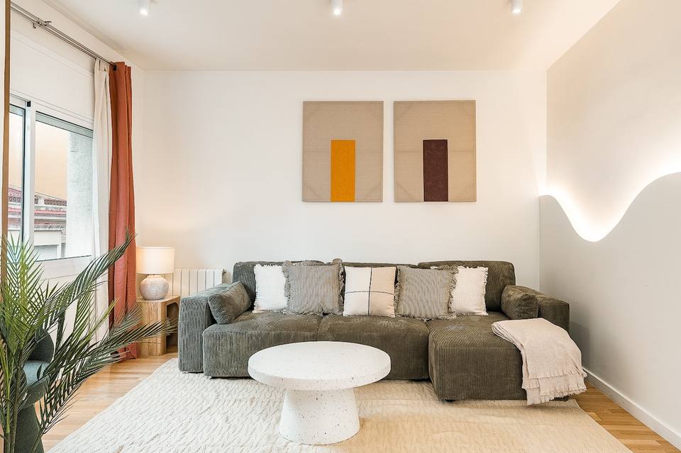 Amplio living con diseño contemporáneo