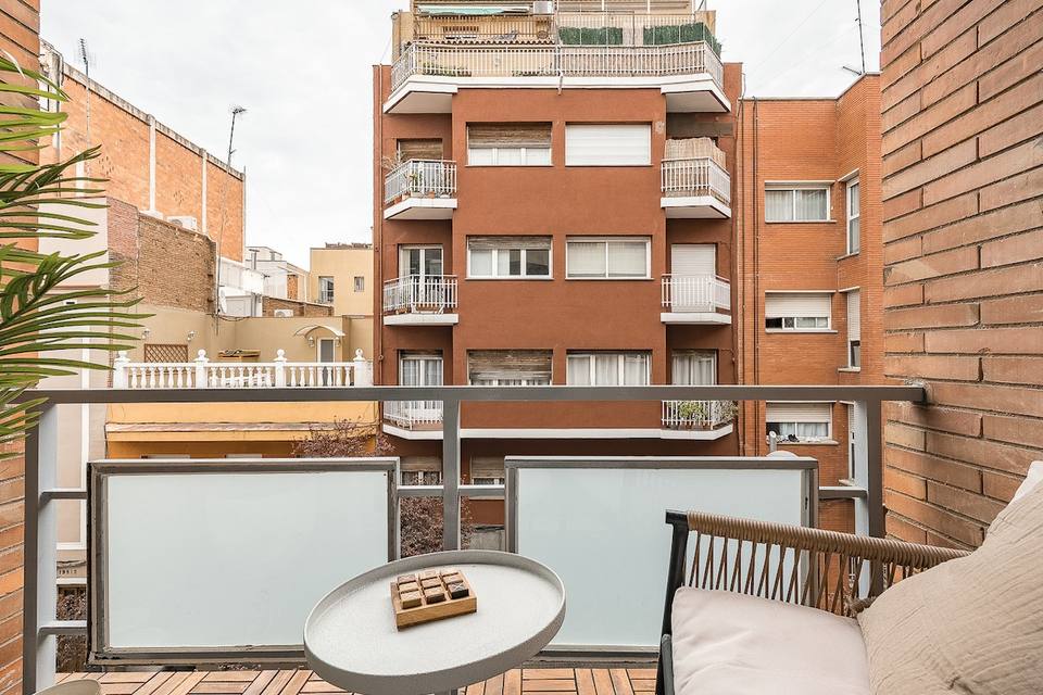 Moderno departamento con balcón en Horta Guinardó