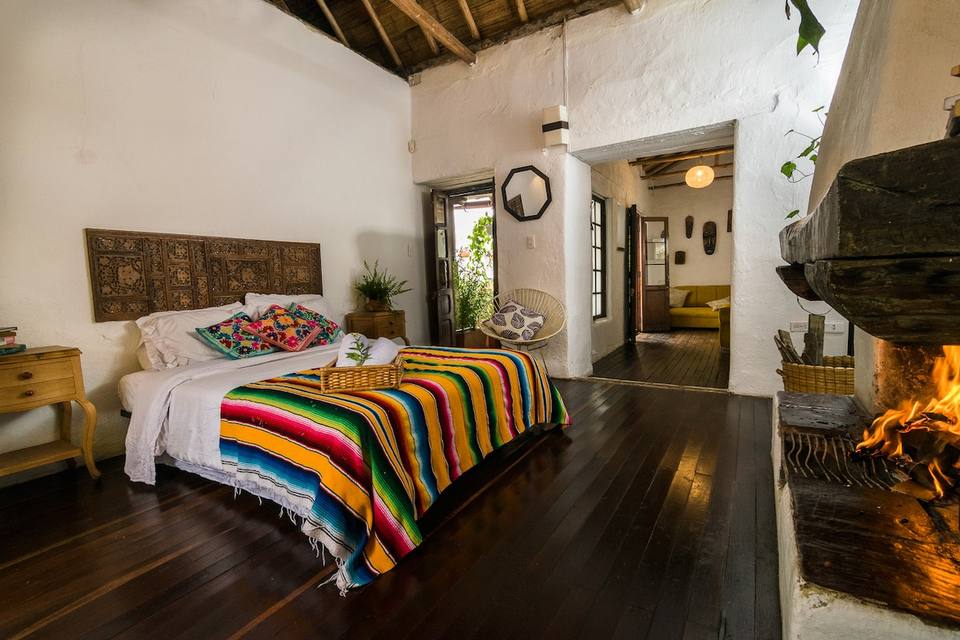 Encanto Colonial con Jardín y Chimenea en La Candelaria