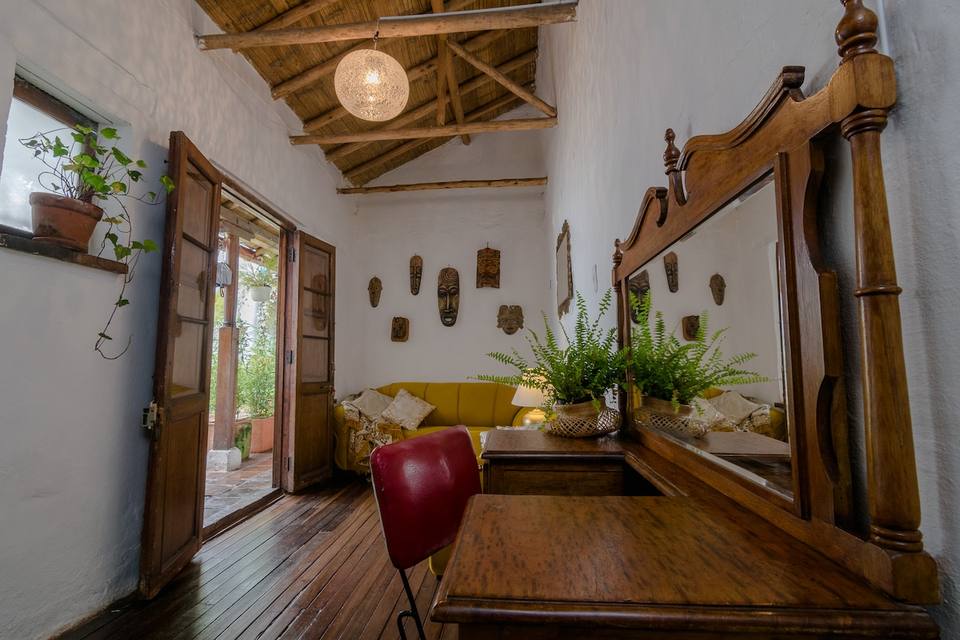 Encanto Colonial con Jardín y Chimenea en La Candelaria